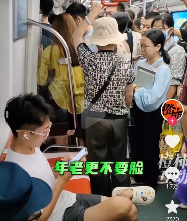 青岛地铁大妈侮辱孕妇是猪引争执 网友认出大妈身份,已经是臭名昭著